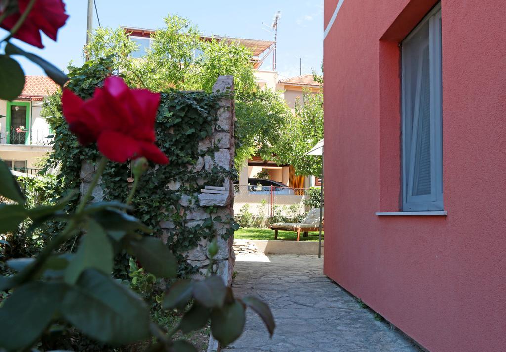 Apartamento Catherine'S Garden Šibenik Habitación foto